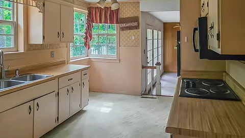 Kitchen - 819 Hillcrest Dr, Thomson, GA 30824 photo 2 of 5