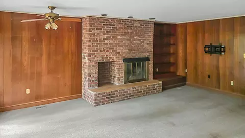 Living - 819 Hillcrest Dr, Thomson, GA 30824 photo 4 of 7