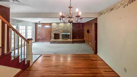 Living - 819 Hillcrest Dr, Thomson, GA 30824 photo 6 of 7