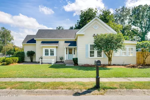 130 E Main St, Rose Hill, NC 28458