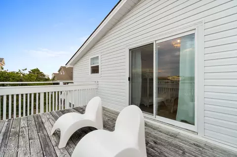 Exterior - 433 Dolphin St, Sunset Beach, NC 28468 photo 9 of 12