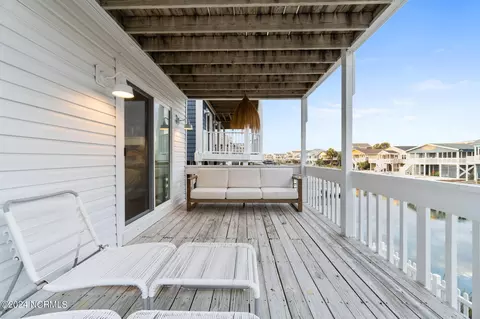 Exterior - 433 Dolphin St, Sunset Beach, NC 28468 photo 5 of 12