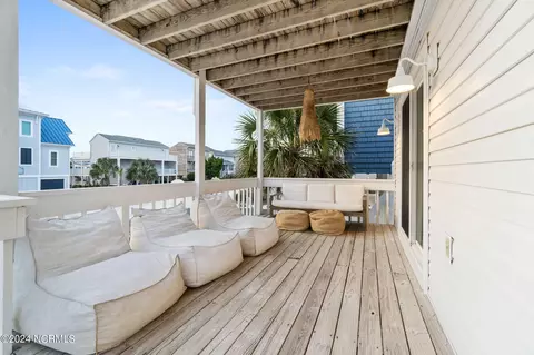 Exterior - 433 Dolphin St, Sunset Beach, NC 28468 photo 4 of 12