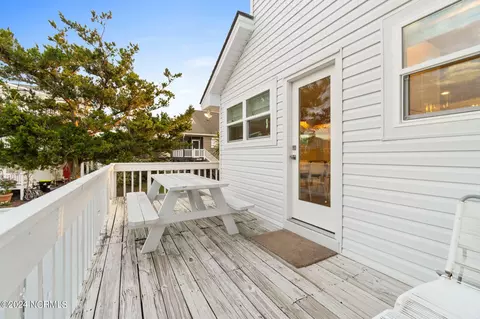 Exterior - 433 Dolphin St, Sunset Beach, NC 28468 photo 6 of 12