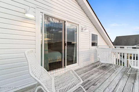 Exterior - 433 Dolphin St, Sunset Beach, NC 28468 photo 8 of 12