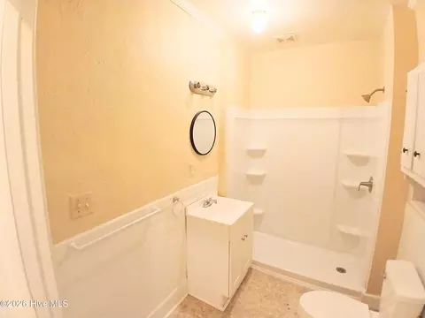 Bath - 2047 Broad St, Augusta, GA 30904 photo 2 of 5