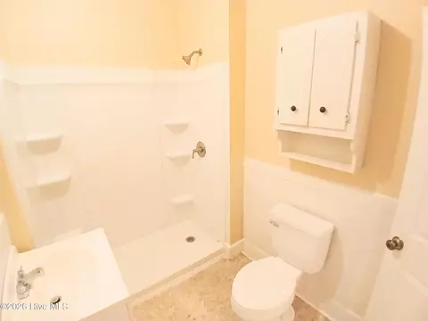 Bath - 2047 Broad St, Augusta, GA 30904 photo 3 of 5