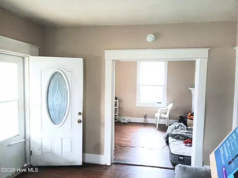 Entry Way - 2047 Broad St, Augusta, GA 30904 photo 3 of 6