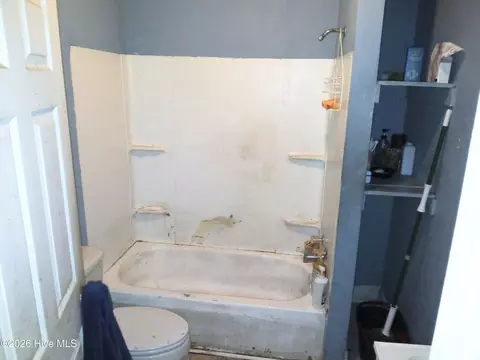 Bath - 2047 Broad St, Augusta, GA 30904 photo 4 of 5