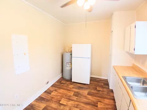 Kitchen - 2047 Broad St, Augusta, GA 30904 photo 2 of 4