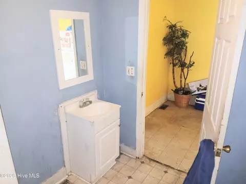 Bath - 2047 Broad St, Augusta, GA 30904 photo 5 of 5