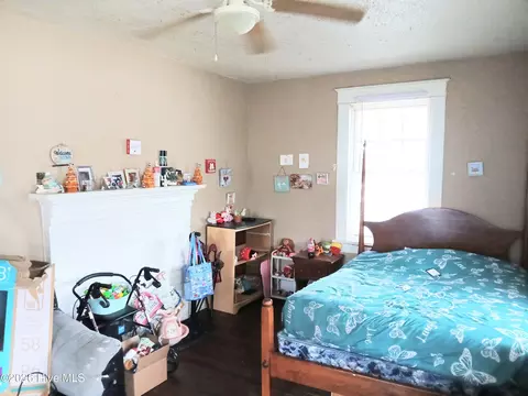 Bedroom - 2047 Broad St, Augusta, GA 30904 photo 4 of 8