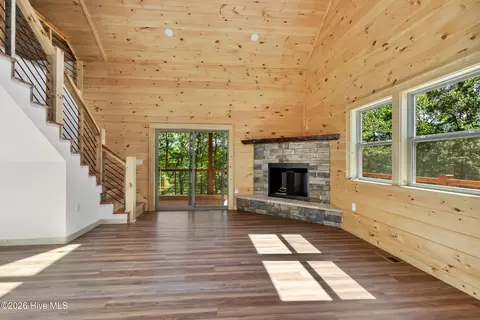 Living - 39 Horseshoe Branch Ln, Murphy, NC 28906 photo 3 of 3