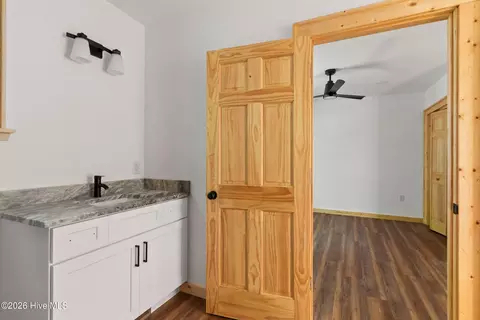Entry Way - 39 Horseshoe Branch Ln, Murphy, NC 28906 photo 3 of 7