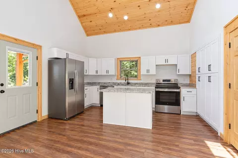Kitchen - 39 Horseshoe Branch Ln, Murphy, NC 28906 photo 1 of 2