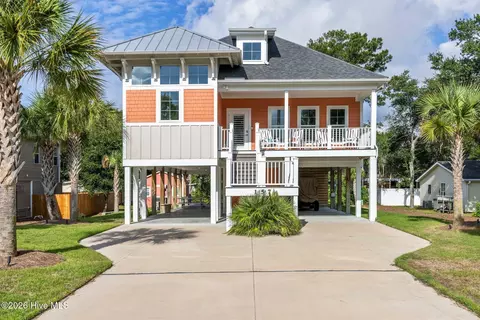 157 NE 4th St, Oak Island, NC 28465