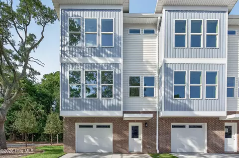 326 Forest Park Rd #F, Wilmington, NC 28409