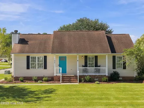 818 Winterfield Dr, Winterville, NC 28590