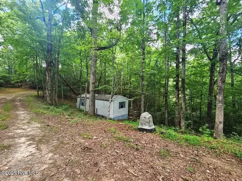 Exterior - 252 Barefoot Ln, Murphy, NC 28906 photo 6 of 11