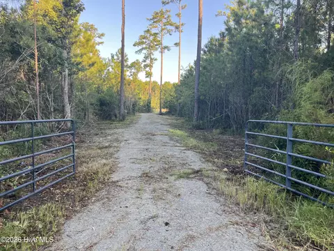 555 Upper Neck Rd, Bayboro, NC 28515