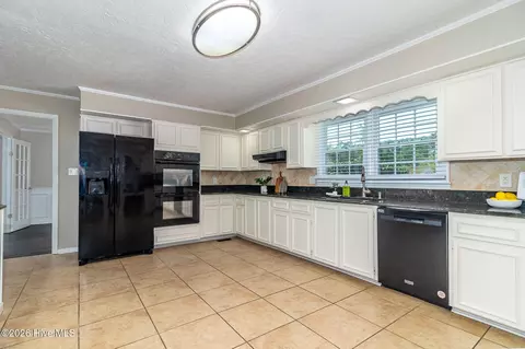 Kitchen - 150 Ballard Dr, Harlem, GA 30814 photo 7 of 7