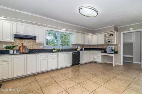 Kitchen - 150 Ballard Dr, Harlem, GA 30814 photo 6 of 7