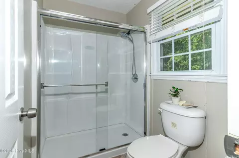 Bath - 150 Ballard Dr, Harlem, GA 30814 photo 3 of 7