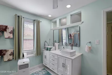 Bath - 2456 Riverlook Dr, Augusta, GA 30904 photo 3 of 4