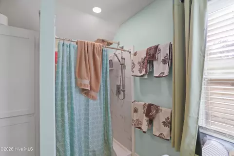 Bath - 2456 Riverlook Dr, Augusta, GA 30904 photo 4 of 4