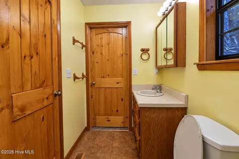 Bath - 30 Sunray Cir, Murphy, NC 28906 photo 5 of 5