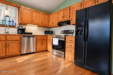 Kitchen - 30 Sunray Cir, Murphy, NC 28906 photo 3 of 4