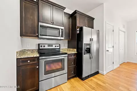 Kitchen - 227 Queens Haven Rd, Hubert, NC 28539 photo 6 of 9