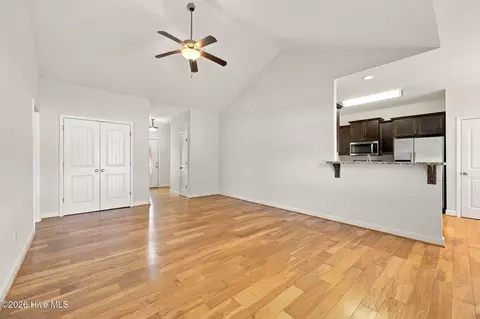 Living - 227 Queens Haven Rd, Hubert, NC 28539 photo 5 of 6