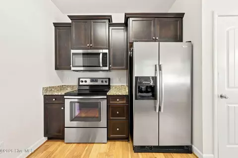 Kitchen - 227 Queens Haven Rd, Hubert, NC 28539 photo 7 of 9