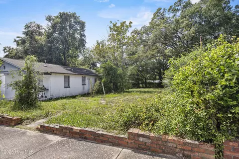 1216 S 6th St, Wilmington, NC 28401