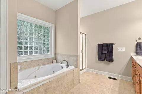 Bath - 12 Cedar Ln, Pinehurst, NC 28374 photo 2 of 5