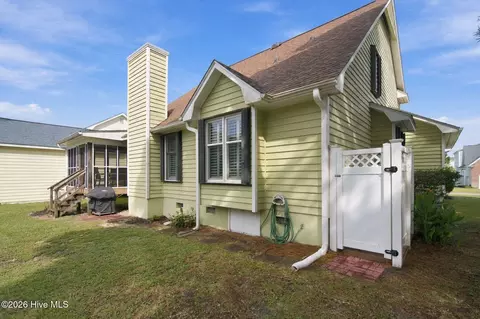 Exterior - 721 Sloop Pointe Ln, Kure Beach, NC 28449 photo 5 of 13