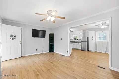 Living - 1002 Jefferson St, Hamlet, NC 28345 photo 2 of 3