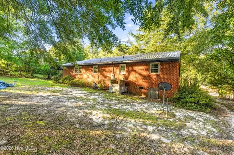 Exterior - 1002 Jefferson St, Hamlet, NC 28345 photo 4 of 7