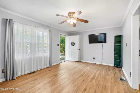 Living - 1002 Jefferson St, Hamlet, NC 28345 photo 3 of 3