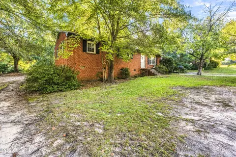 Exterior - 1002 Jefferson St, Hamlet, NC 28345 photo 1 of 7