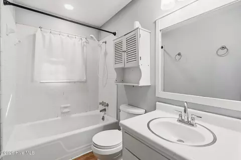 Bath - 1002 Jefferson St, Hamlet, NC 28345 photo 1 of 1