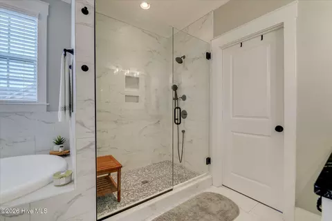 Bath - 4319 Sabal Dr, Evans, GA 30809 photo 3 of 9