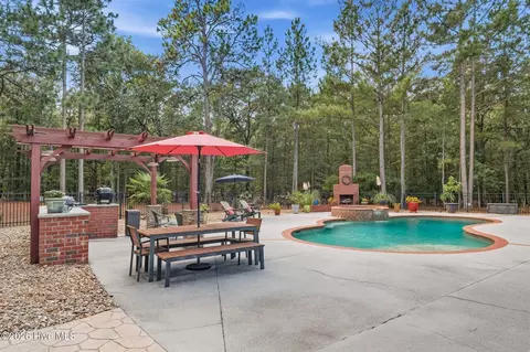 Exterior - 10 Ashkirk Dr, Pinehurst, NC 28374 photo 7 of 17