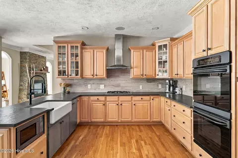 Kitchen - 10 Ashkirk Dr, Pinehurst, NC 28374 photo 3 of 4