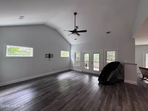 Living - 170 Grandview Dr, Mccormick, SC 29835 photo 5 of 7