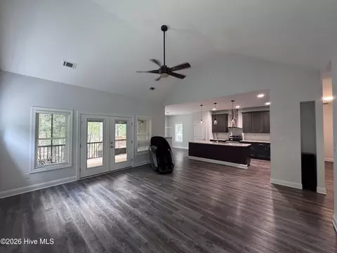 Living - 170 Grandview Dr, Mccormick, SC 29835 photo 6 of 7