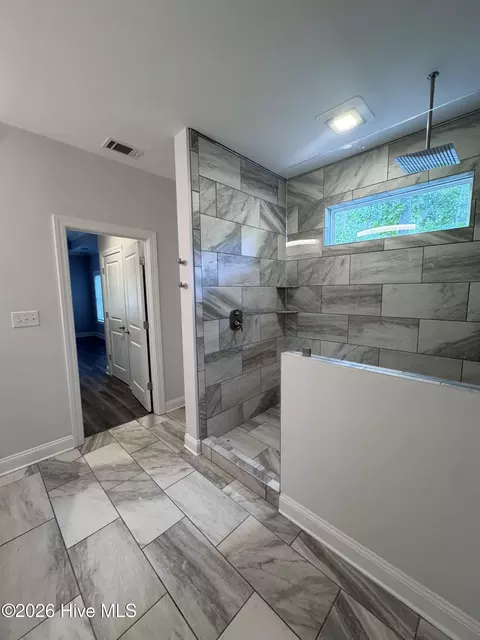 Bath - 170 Grandview Dr, Mccormick, SC 29835 photo 4 of 5