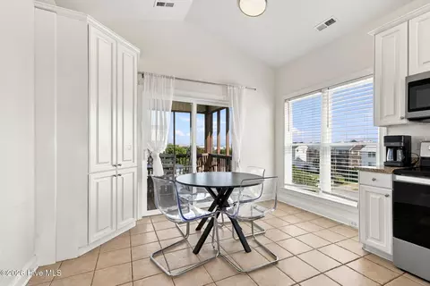 Dining - 106 Willis Ave #B, Atlantic Beach, NC 28512 photo 1 of 2