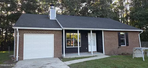 215 Spruce Ct, Jacksonville, NC 28546